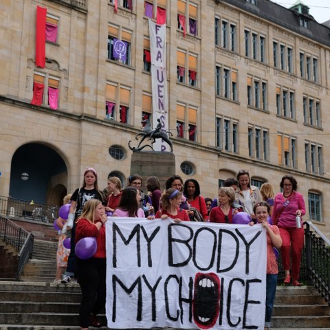 Frauenstreik am GL 2. Vergrösserte Ansicht