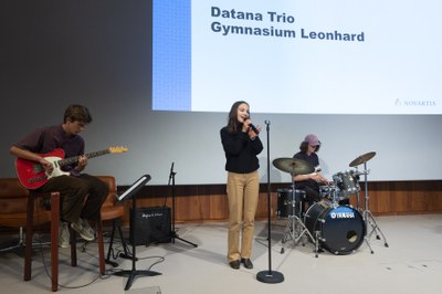 datana_1